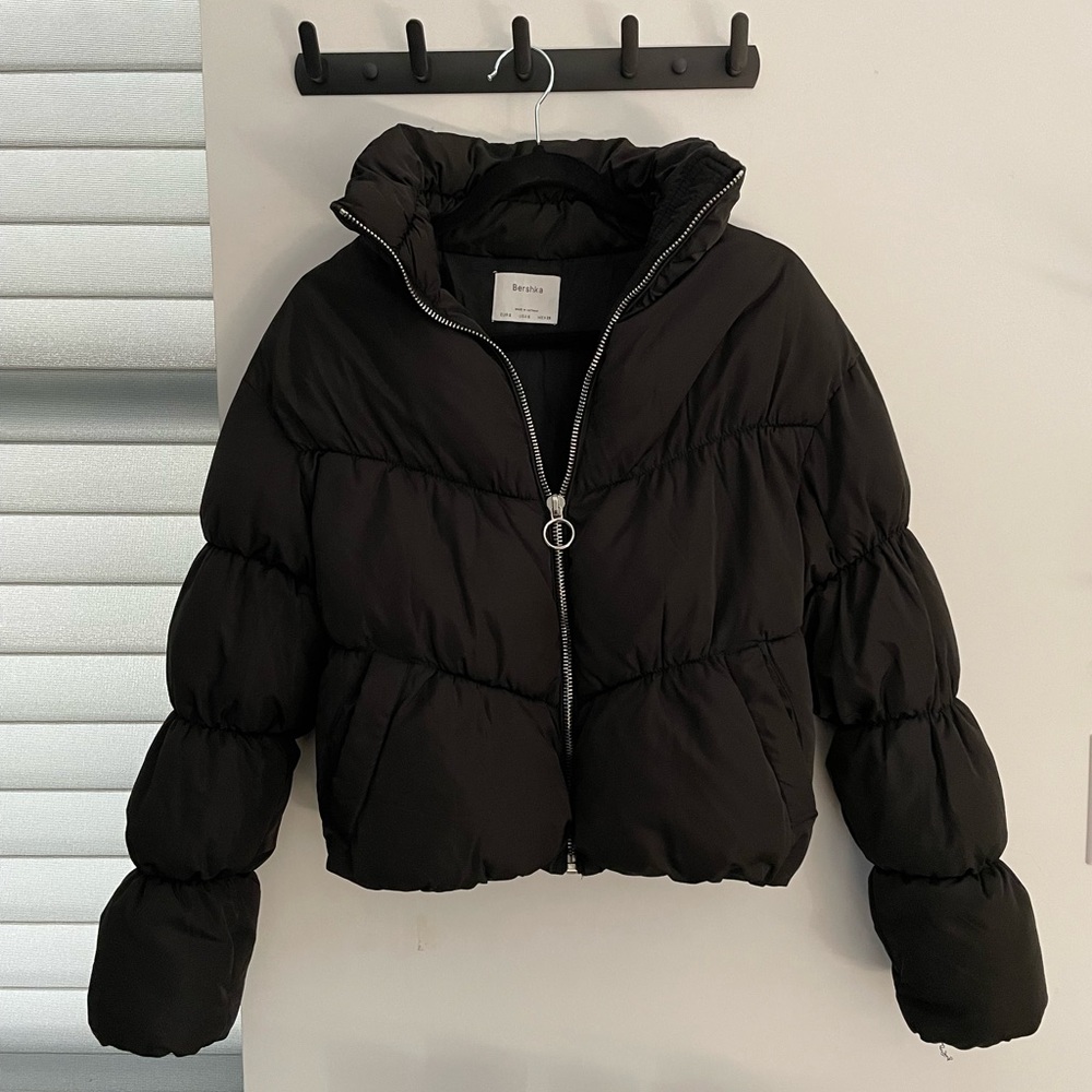 Bershka Cropped Black Puffer Size S